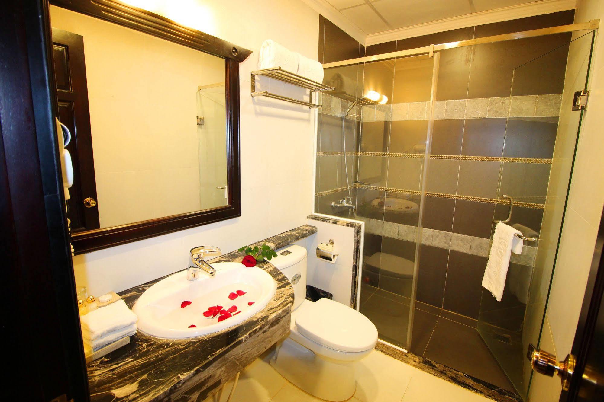 Royal Dalat Hotel Екстер'єр фото